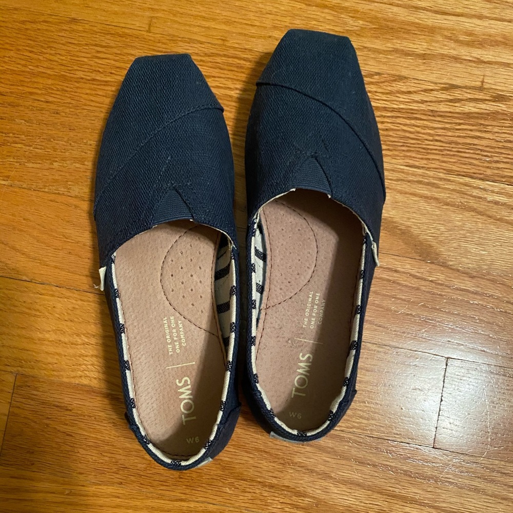 Classic Toms NWOT!